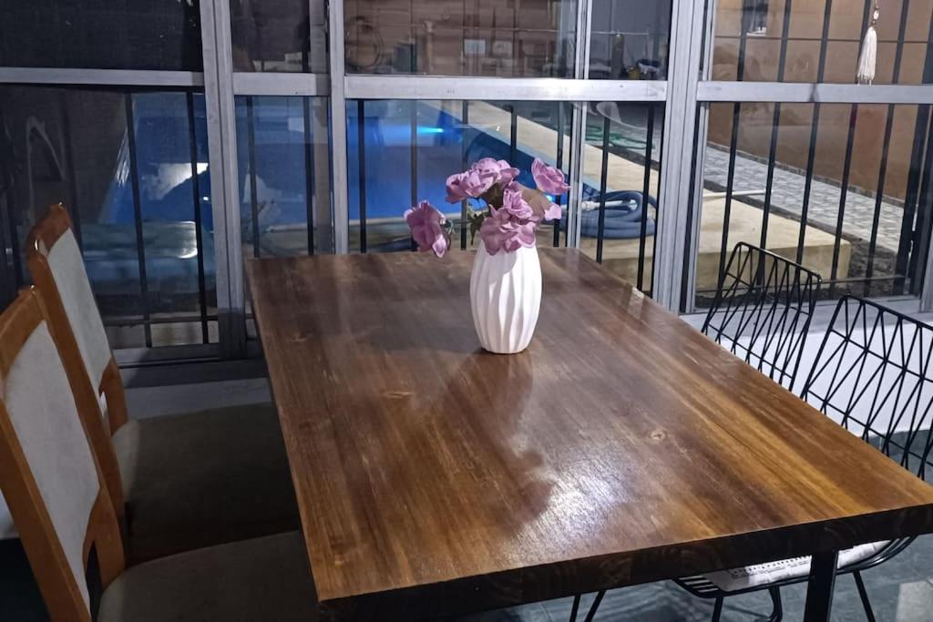 Casa Olivia- Alojamiento Con Piscina - Aeropuerto เอเซย์ซา ภายนอก รูปภาพ